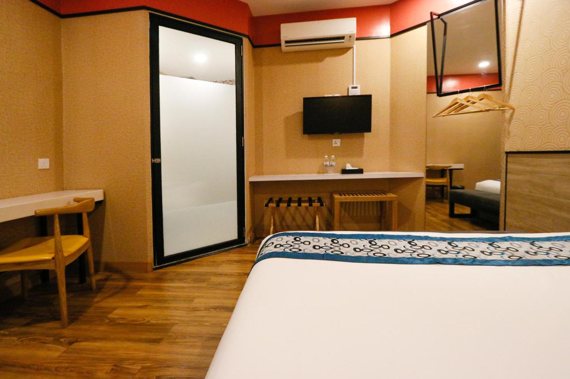 Golden Roof Hotel, Seri Iskandar Zewnętrze zdjęcie