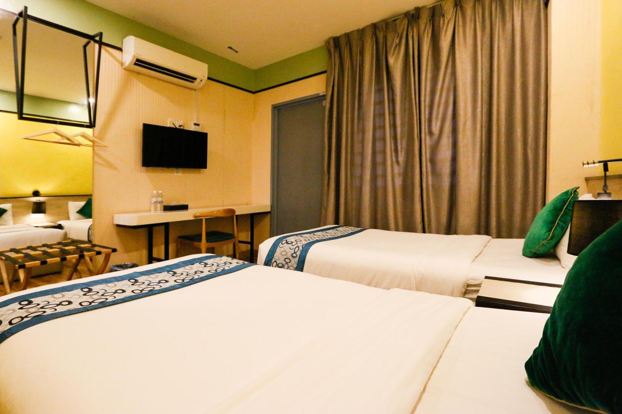 Golden Roof Hotel, Seri Iskandar Zewnętrze zdjęcie