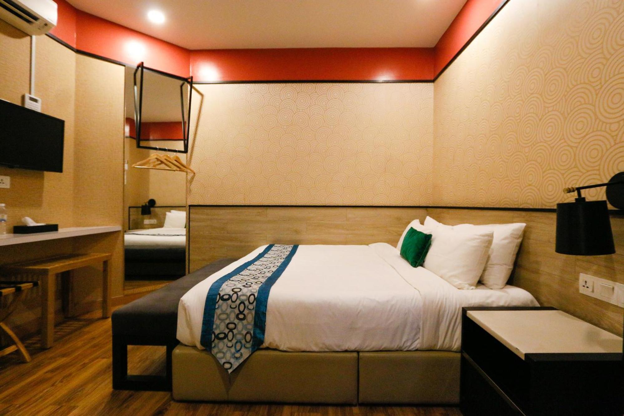 Golden Roof Hotel, Seri Iskandar Zewnętrze zdjęcie