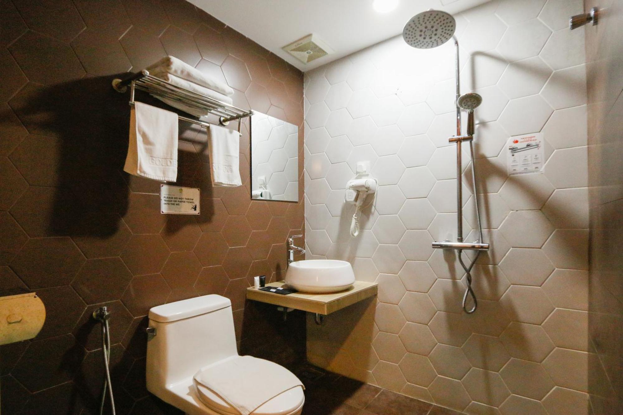 Golden Roof Hotel, Seri Iskandar Zewnętrze zdjęcie