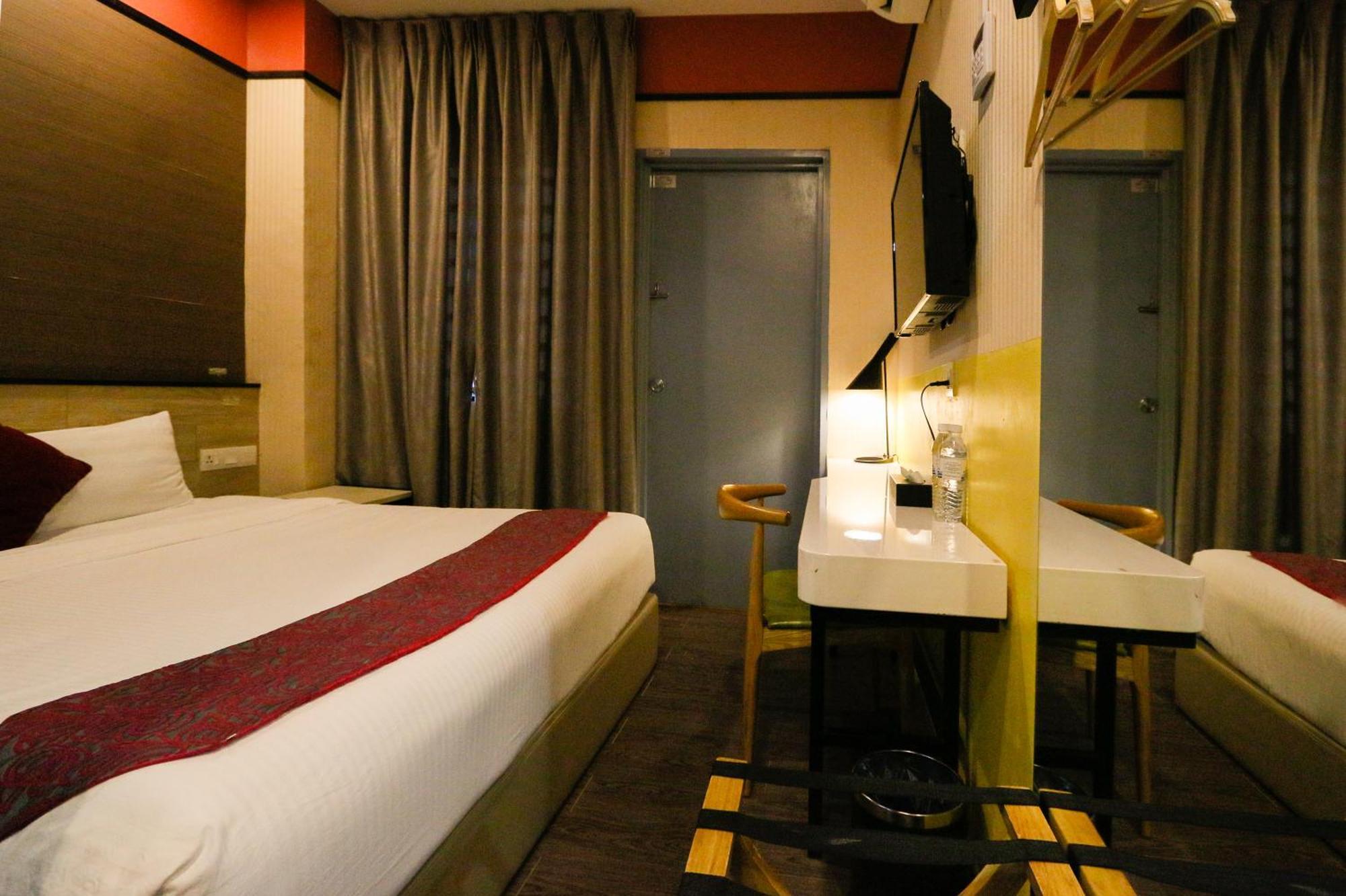 Golden Roof Hotel, Seri Iskandar Zewnętrze zdjęcie