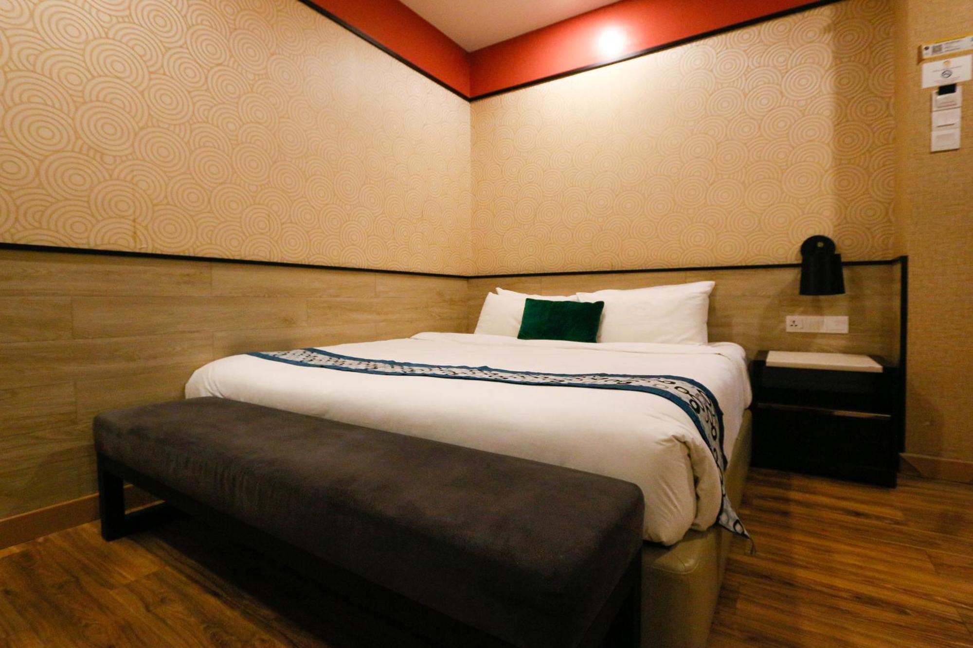 Golden Roof Hotel, Seri Iskandar Zewnętrze zdjęcie