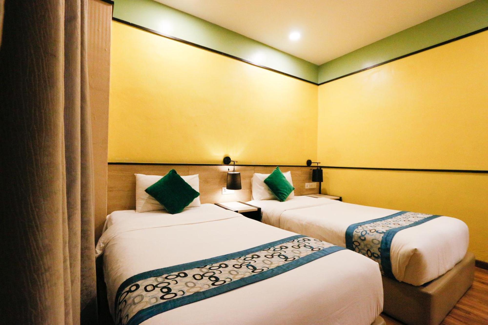 Golden Roof Hotel, Seri Iskandar Zewnętrze zdjęcie