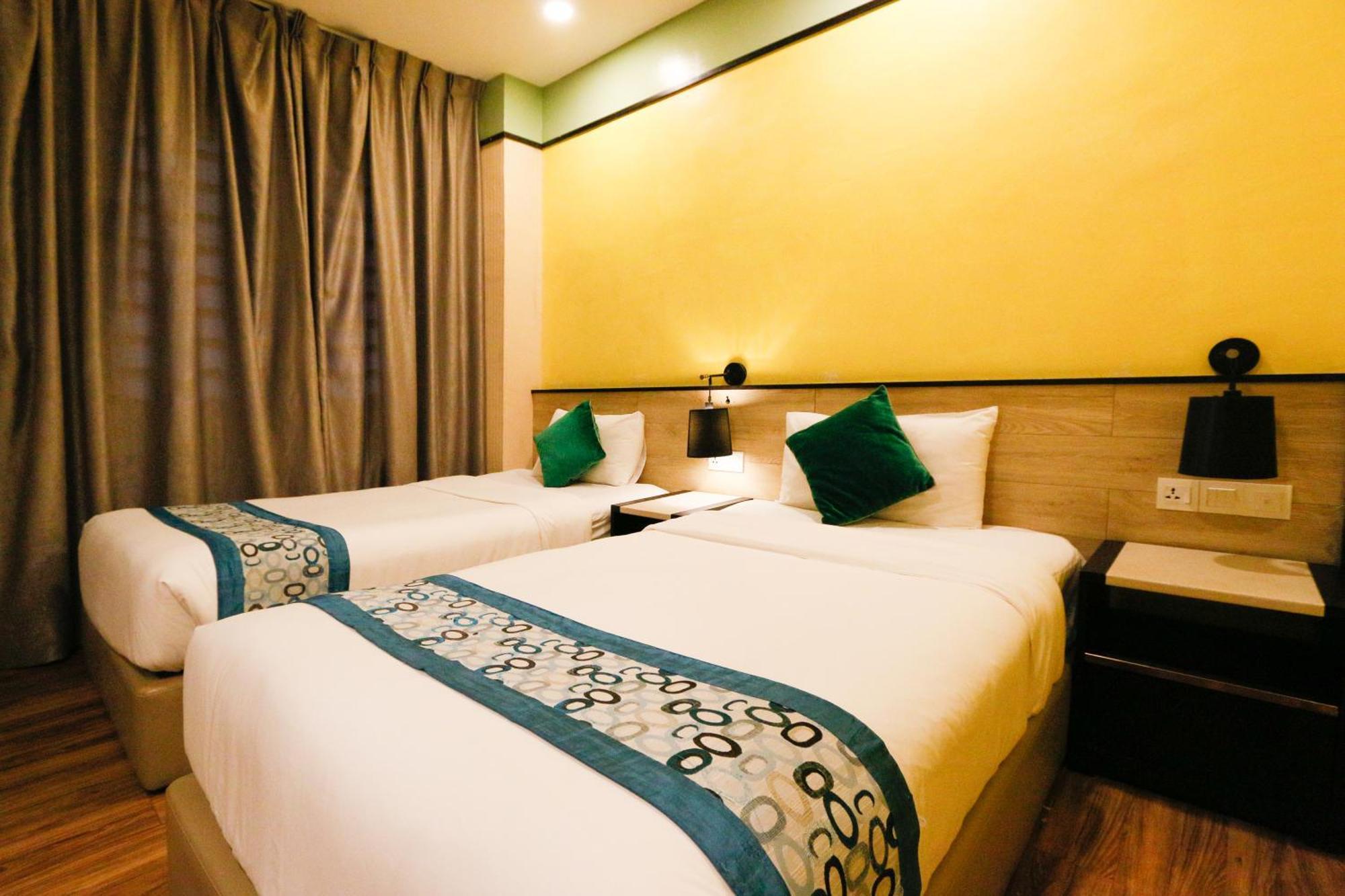 Golden Roof Hotel, Seri Iskandar Zewnętrze zdjęcie