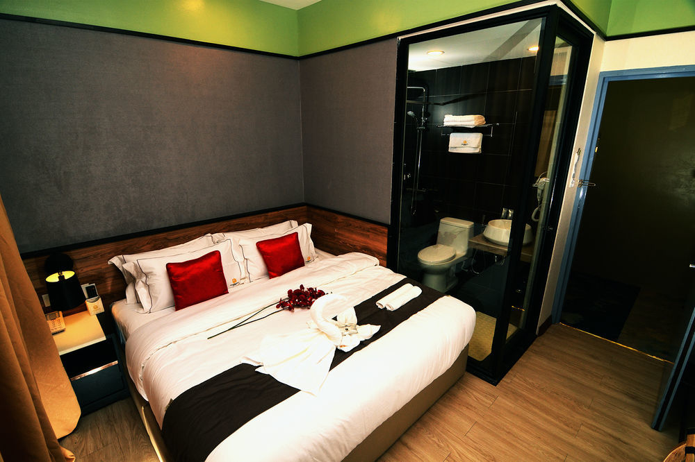 Golden Roof Hotel, Seri Iskandar Zewnętrze zdjęcie